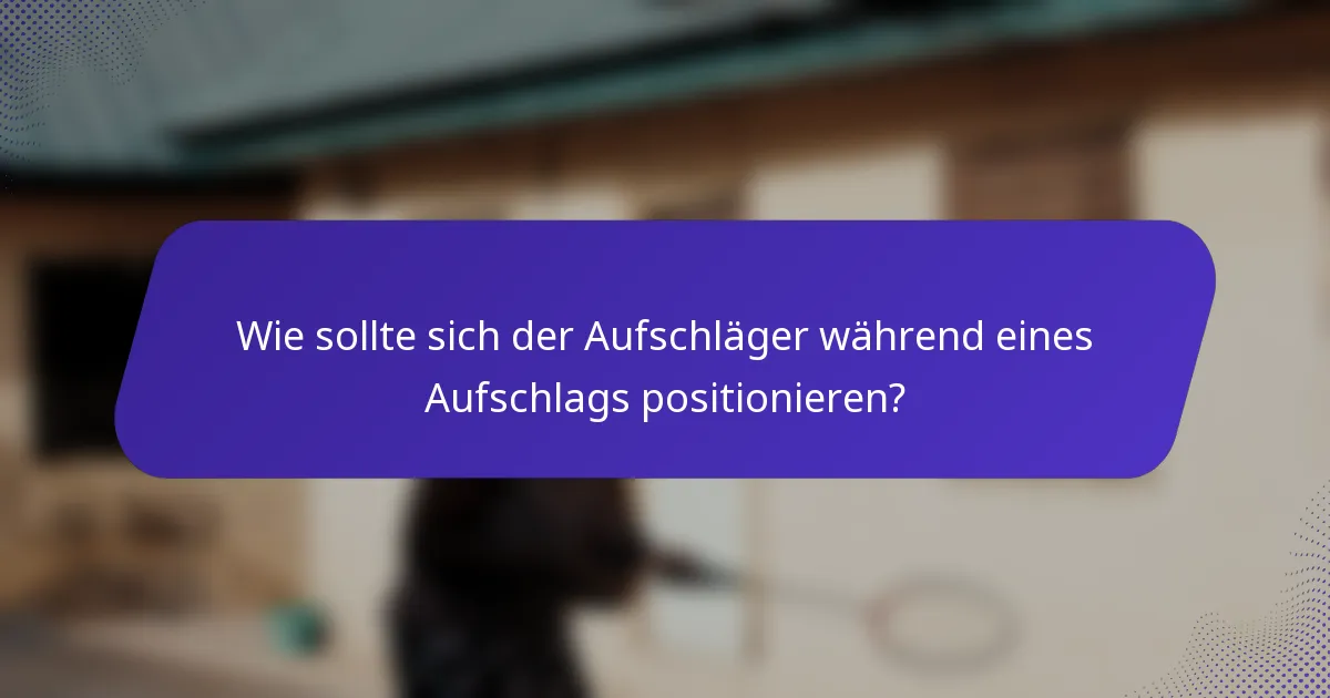 Wie sollte sich der Aufschläger während eines Aufschlags positionieren?
